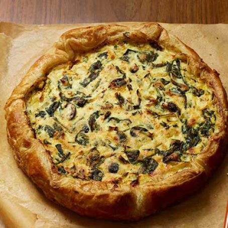 Brunch Tart With Spinach, Olives and Leeks