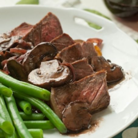 Peppered Steak with Mushrooms & Red Wine Pan Sauce