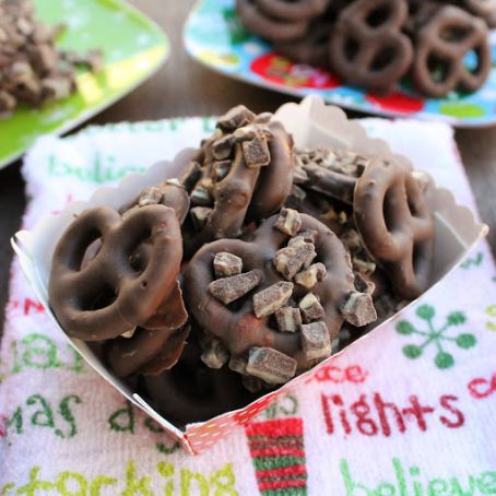 Holiday Chocolate Covered Pretzels