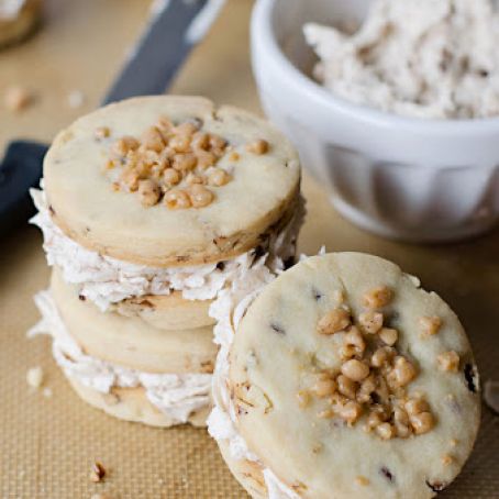 PECAN SHORTBREAD SANDWICHES WITH BUTTER TOFFEE CRUNCH FILLING