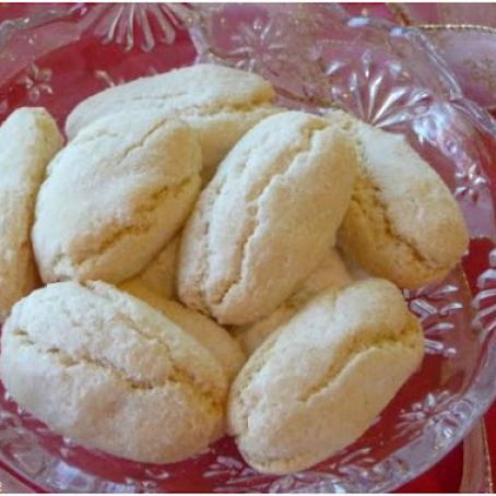 Ricciarelli, Traditional Italian Almond Cookies