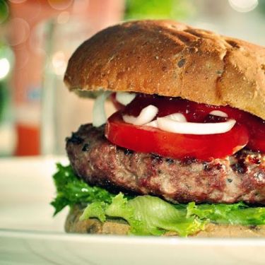 how to make deliciously juicy burgers at home