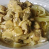 POLLO CON MOSTAZA EN SALSA DE VINO Y QUESO