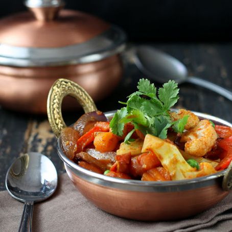 Vegetable Jalfrezi – Veggies in tangy smoky curry.