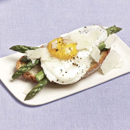 Asparagus and Fried Eggs on Garlic Toast