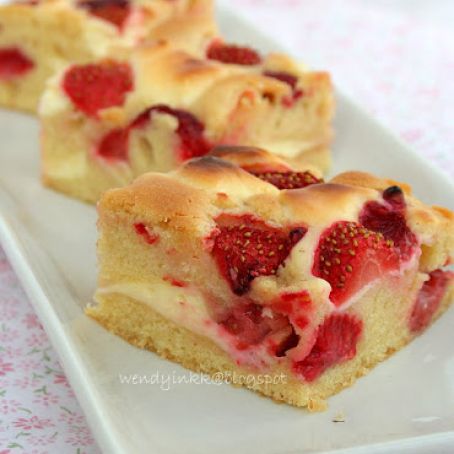 CAKE - Red Berries Tray Bake with Cheesecake Ripple