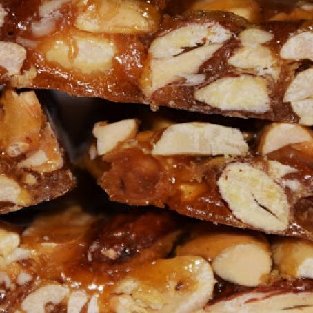 Old-Fashioned Peanut Brittle Candy