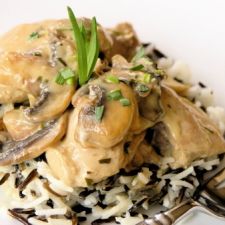 Chicken In White Wine-Yogurt Sauce