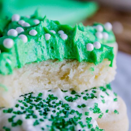 The BEST Buttercream Frosting for Sugar Cookies