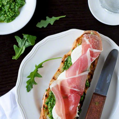 GARLIC*****Garlic Bread with Pesto & Prosciutto (a la Respect is Burning)