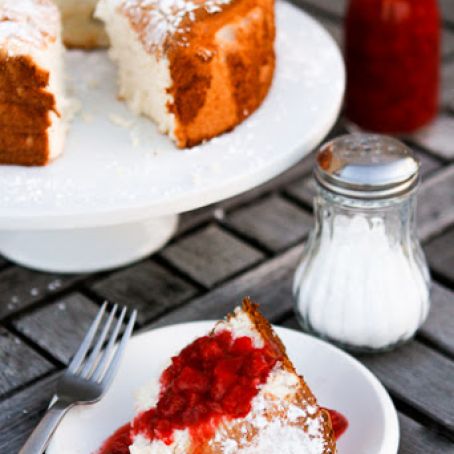 Angel Food Cake with Strawberry Topping