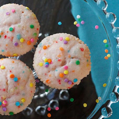 PINK LEMONADE CONFETTI CUPCAKES