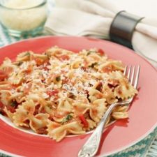Quick Bowtie Pasta with Tomato and Roasted Red Pepper Sauce