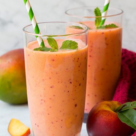 Smoothie - mango pineapple berries coconut