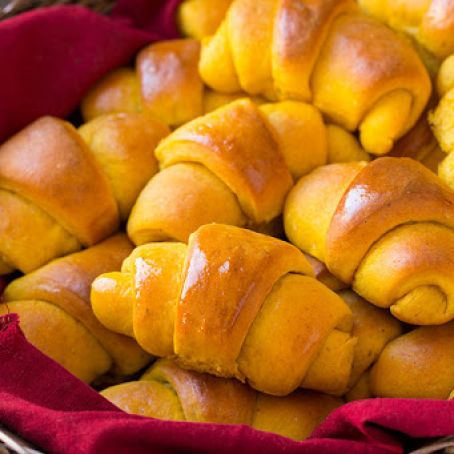 Pumpkin Dinner Rolls