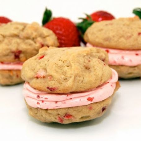 Strawberry Whoopie Pie