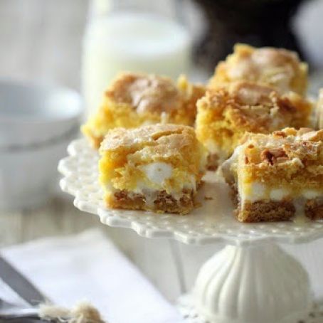 White Chocolate S’mores Gooey Cake Bars