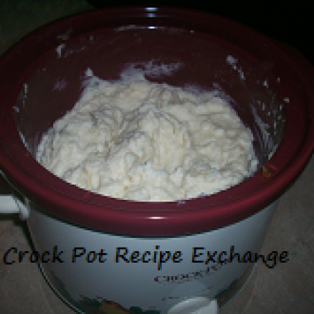 Creamy Crock Pot Roasted Garlic Mashed Potatoes