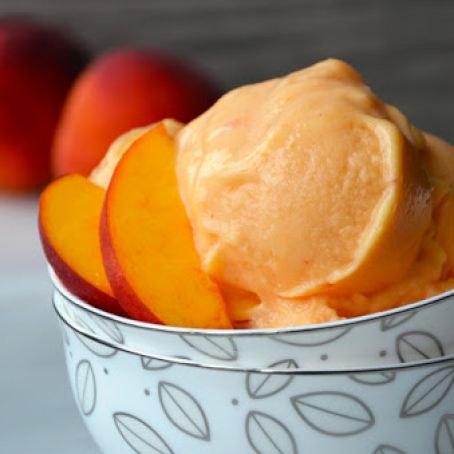 5-Minute Healthy Peach Frozen Yogurt