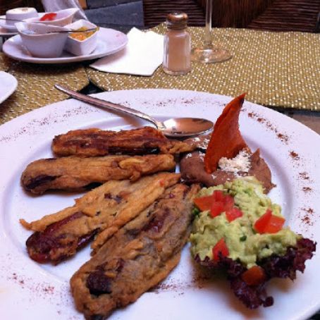 CHIPOTLES RELLENOS DE PLATANO MACHO