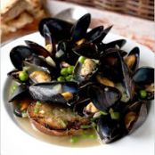 CREAMY MUSSEL STEW w/PEAS, FENNEL & LEMON