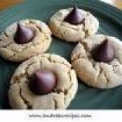 PEANUT BUTTER KISS COOKIES