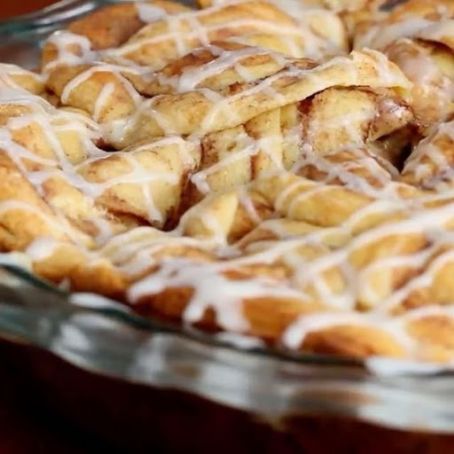 Cinnamon Roll Apple Pie