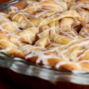 Cinnamon Roll Apple Pie