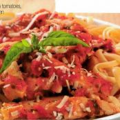 Pasta with fresh tomatoes, basil and chicken