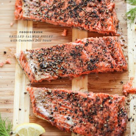 Grilled Salmon Fillet with Cucumber Dill Sauce