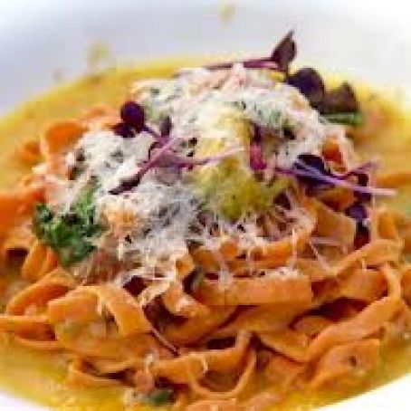 Fettucine with Tomatoes, Veggie Bacon, Arugula, and Goat Cheese