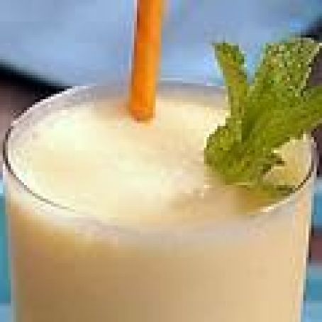 Mango-Yogurt-White Rum Smoothie