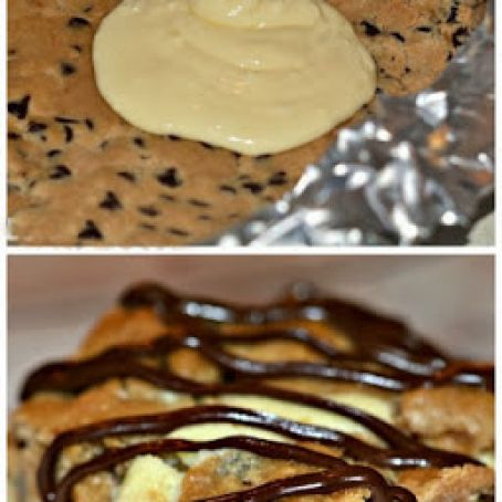 CHOCOLATE CHIP COOKIE BARS STUFFED WITH CHEESECAKE