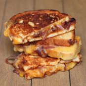 Cruelty Free Sandwich Diet:  sweet & spicy caramelized onion bbq grilled cheese