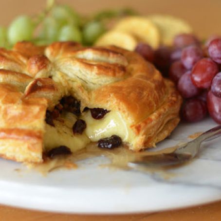 Baked Brie en Croûte with Honey, Dried Cherries, Pecans & Rosemary