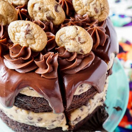 Chocolate chip cookie dough cake
