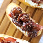FIG COMPOTE, BACON, AND GOAT CHEESE CROSTINI