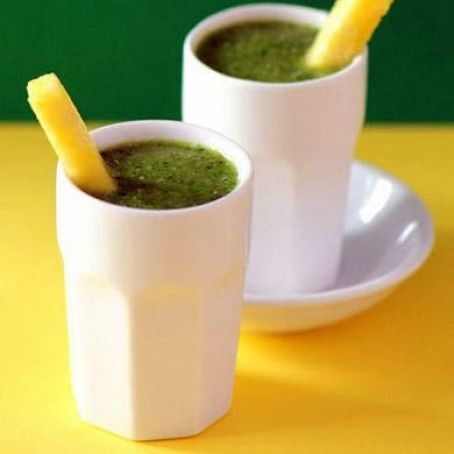 PINEAPPLE, ARUGULA & MACADAMIA SMOOTHIES