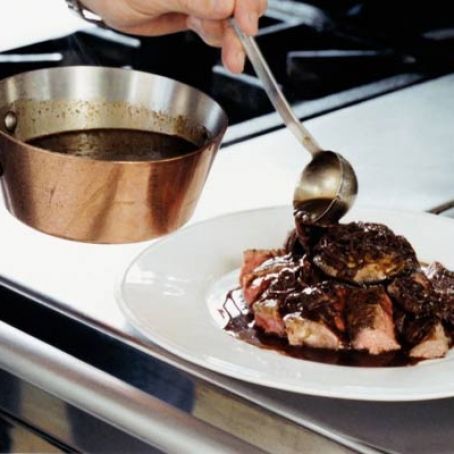 Shallot & red wine sauce for beef steak