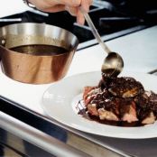 Shallot & red wine sauce for beef steak