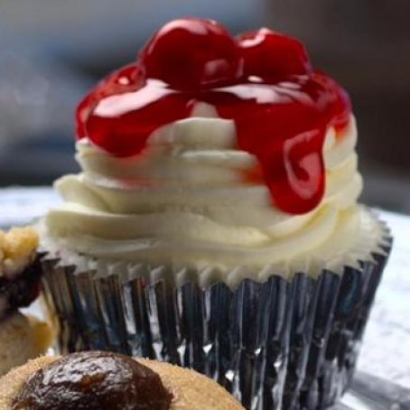 Easy Chocolate Cherry Cheesecups