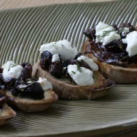 Sweet Onion, Fig and Goat Cheese Bruschetta