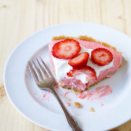 No-Churn Strawberry Ice Cream (Pie)