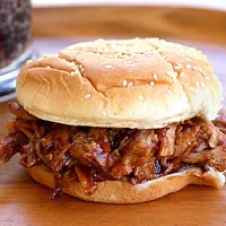 Crockpot Root Beer Pulled Pork Sandwiches