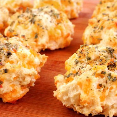 Mouth watering Garlic- Cheddar Biscuits