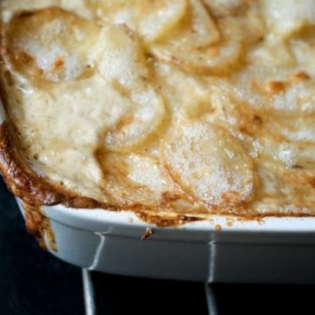 Creamy Herb and Garlic Potatoes Au Gratin