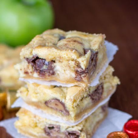 Caramel Apple Gooey Bars