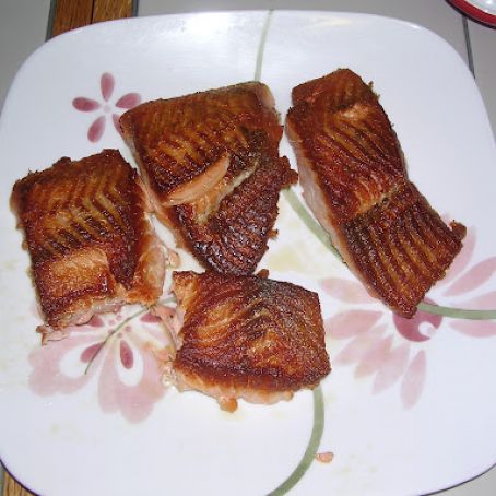 Salmon with a crispy crust & a wine sauce