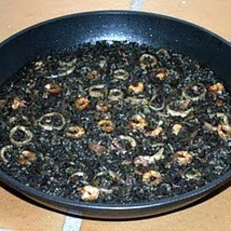 RISOTTO NEGRO CON CAMARONES Y CALAMARES