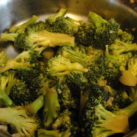 Broccoli With Garlic Sauce